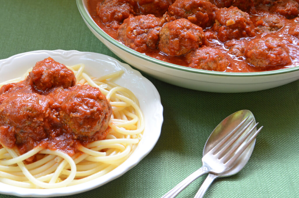 Italian Meatballs With Tomato Sauce Ragu