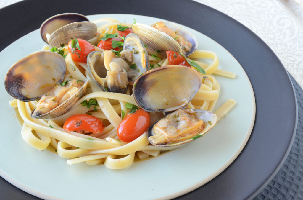 Linguine with White Clam Sauce and Tomatoes